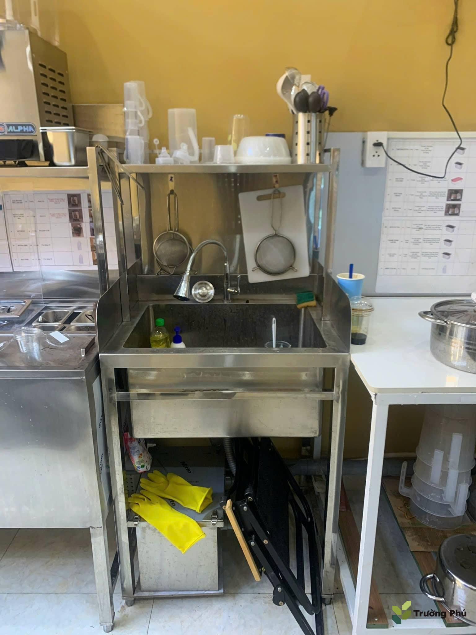 Chậu rửa chén inox của Trường Phú tại chuỗi trà sữa Túc Tắc