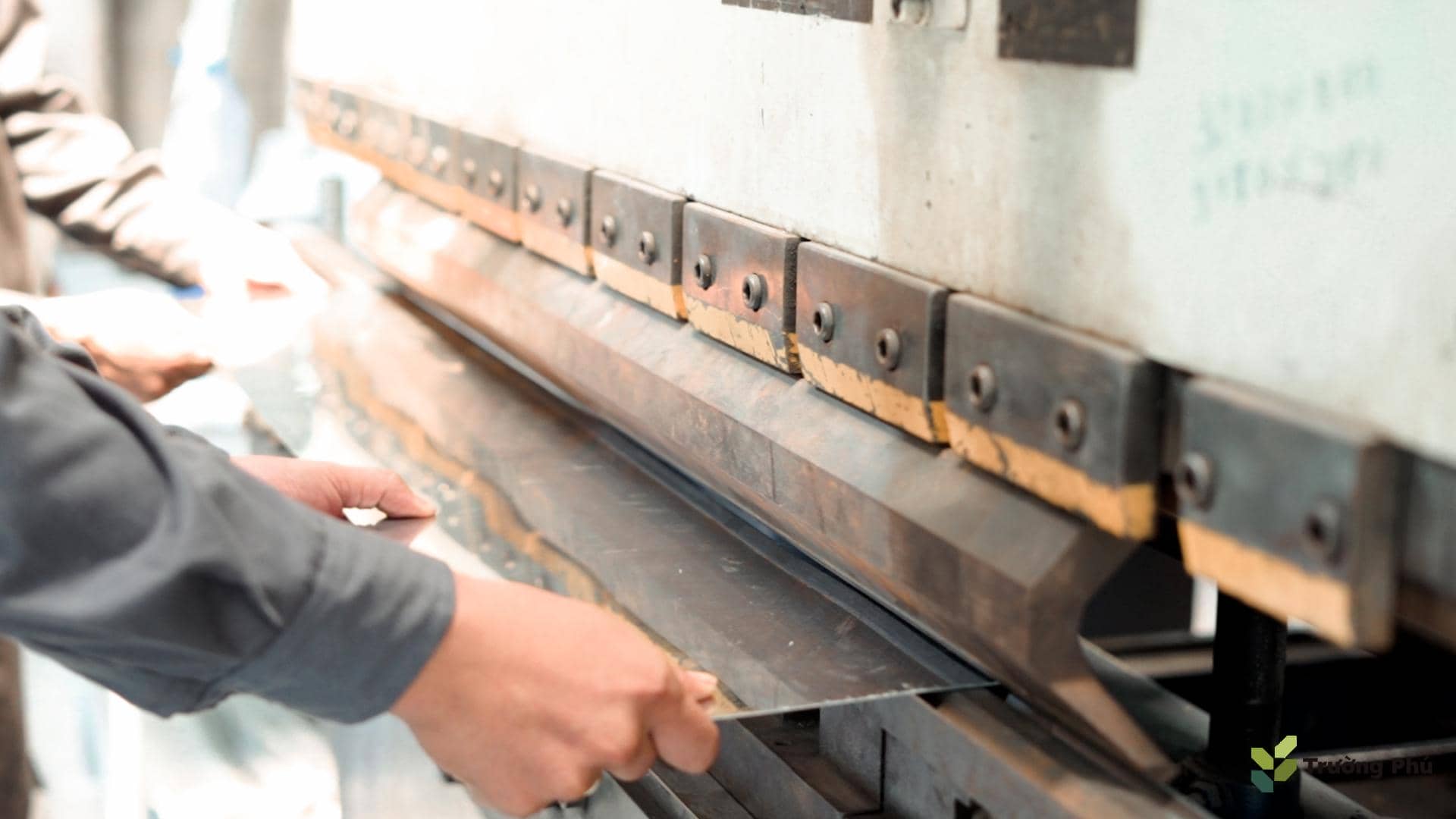 Gia công cắt tại Trường Phú