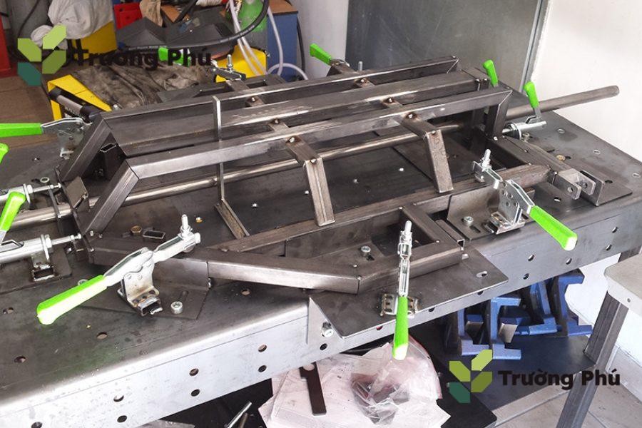 Đồ gá jig là thiết bị dùng để định vị, cố định hoặc dẫn hướng chi tiết trong sản xuất.