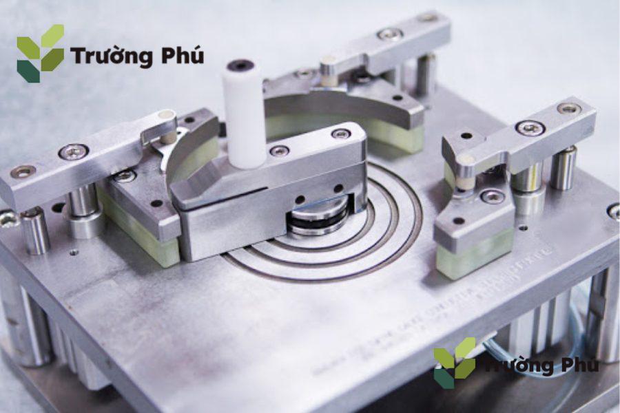 Gia công đồ gá jig Trường Phú giúp cố định và định vị chi tiết chính xác trong sản xuất.