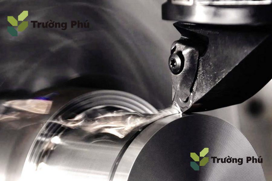 Gia công tiện CNC là tạo chi tiết tròn xoay bằng máy tự động.