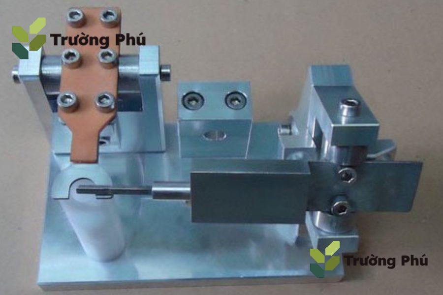 Jig lắp ráp giúp ghép chi tiết đúng vị trí, đảm bảo độ chính xác khi lắp ráp.