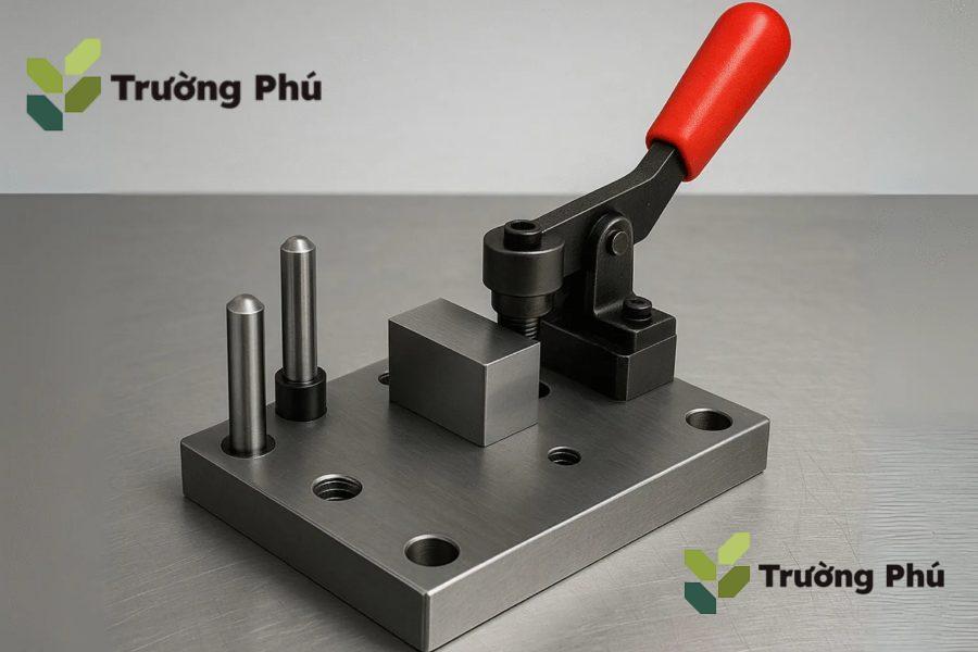 Jig phay, jig khoan giúp cố định chi tiết đúng vị trí khi gia công phay hoặc khoan.