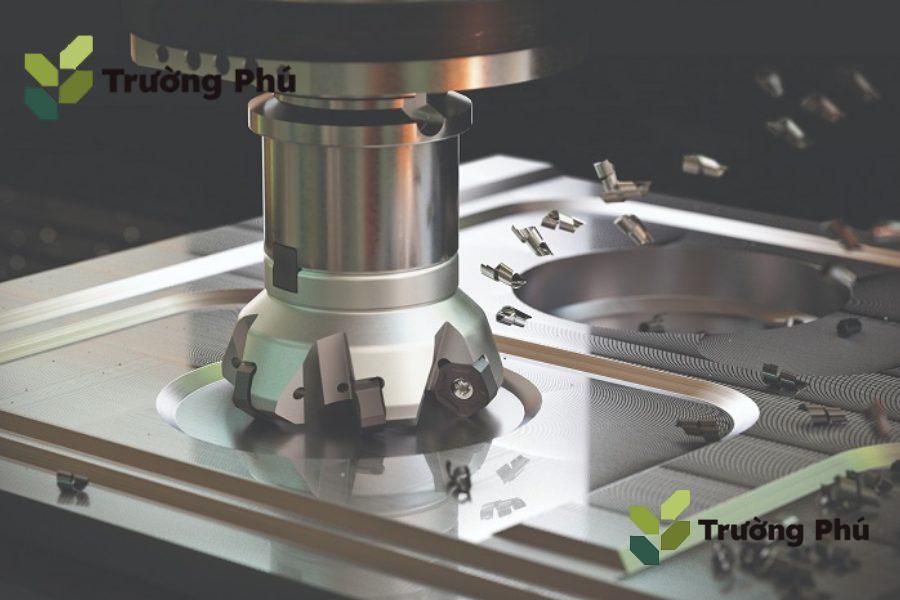 Phay mặt phẳng giúp tạo bề mặt chuẩn đảm bảo độ phẳng ổn định cho chi tiết.