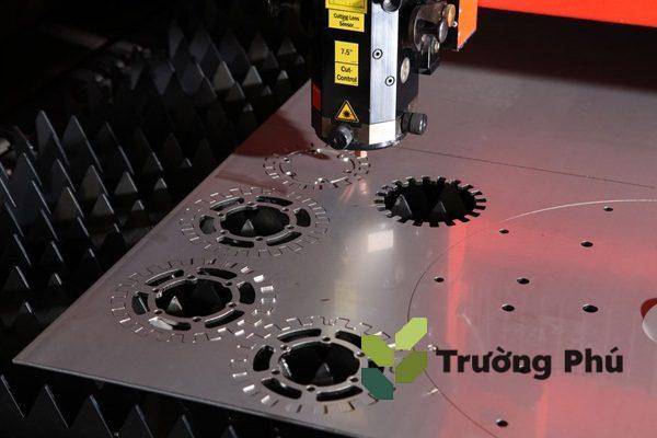 Cắt laser inox cho đường cắt sắc nét, chính xác và đồng đều hơn
